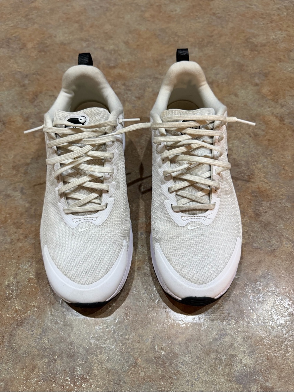 Nike Women's Air Max Nuaxis Shoes.
Size 9